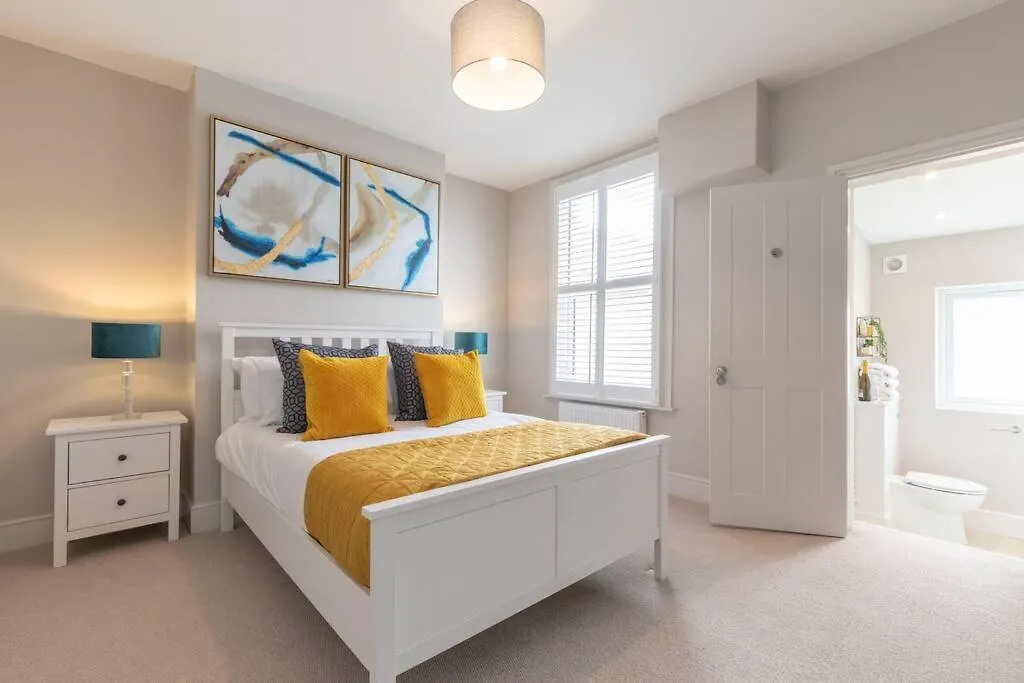 Holiday home Stunning 5 Bed 4 Bath Period Home Cheltenham United Kingdom