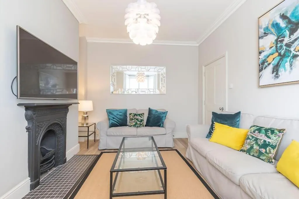 Holiday home Stunning 5 Bed 4 Bath Period Home Cheltenham
