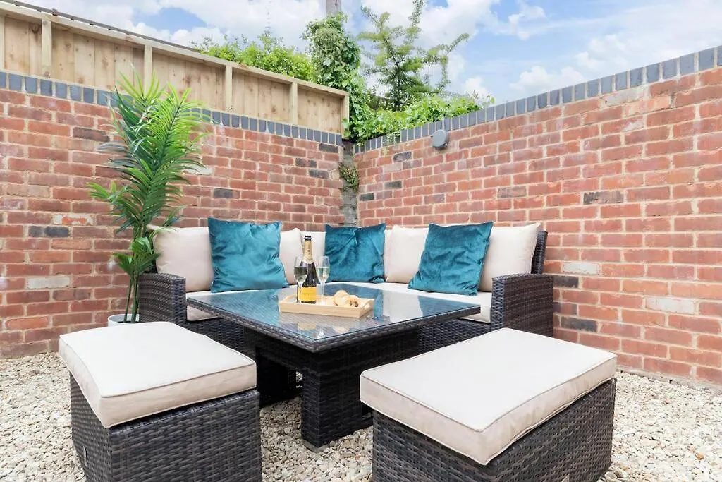 Stunning 5 Bed 4 Bath Period Home Cheltenham 0*,  United Kingdom
