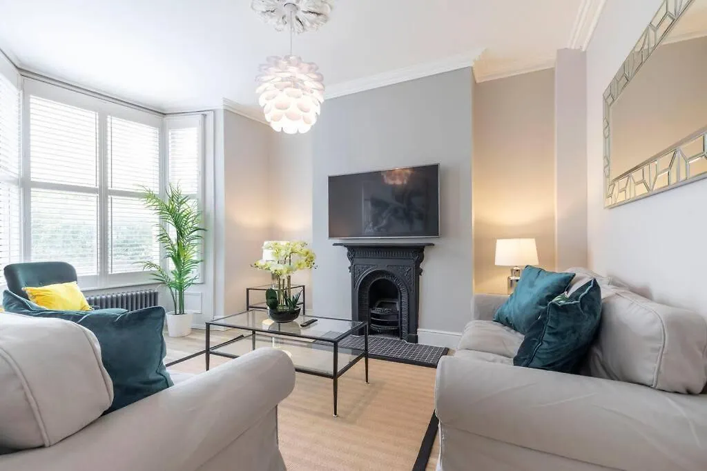 Holiday home Stunning 5 Bed 4 Bath Period Home Cheltenham