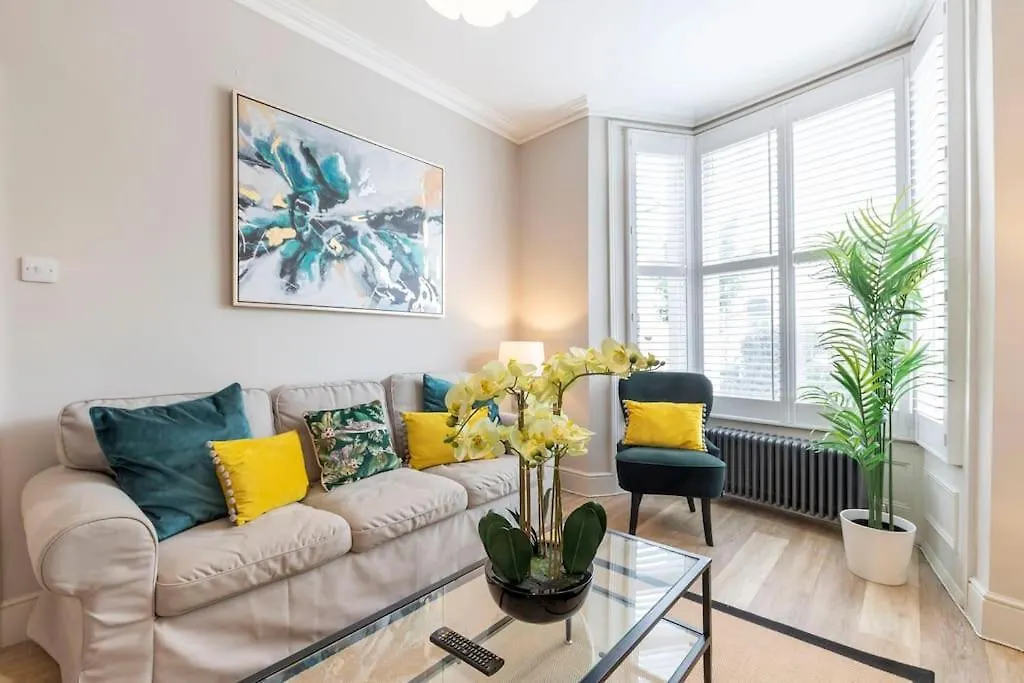 Stunning 5 Bed 4 Bath Period Home Cheltenham Holiday home