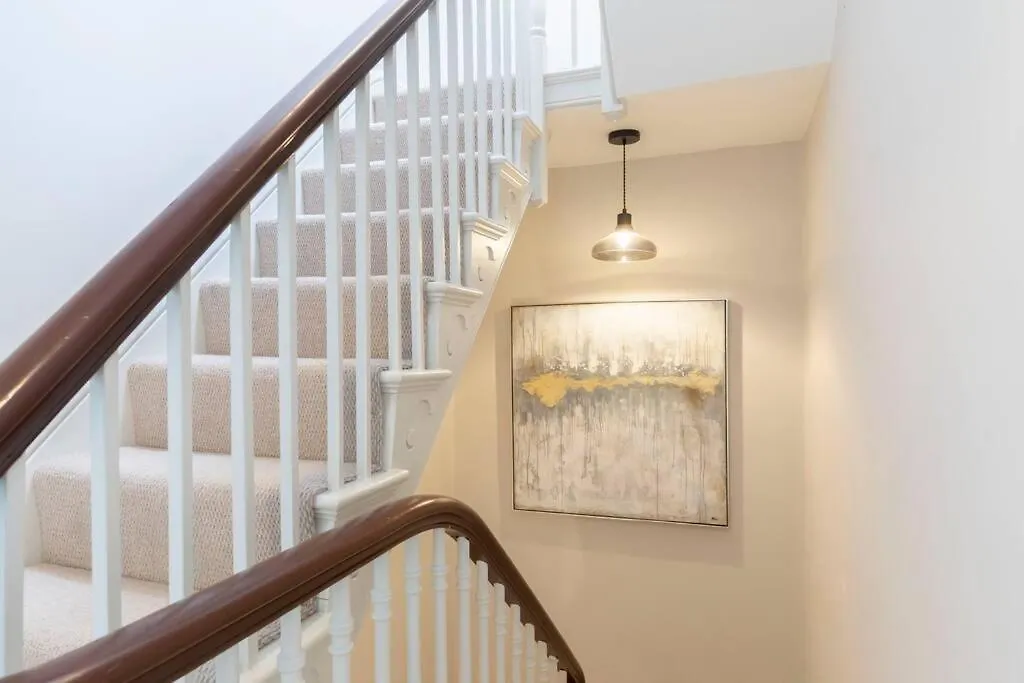 Stunning 5 Bed 4 Bath Period Home Cheltenham Holiday home