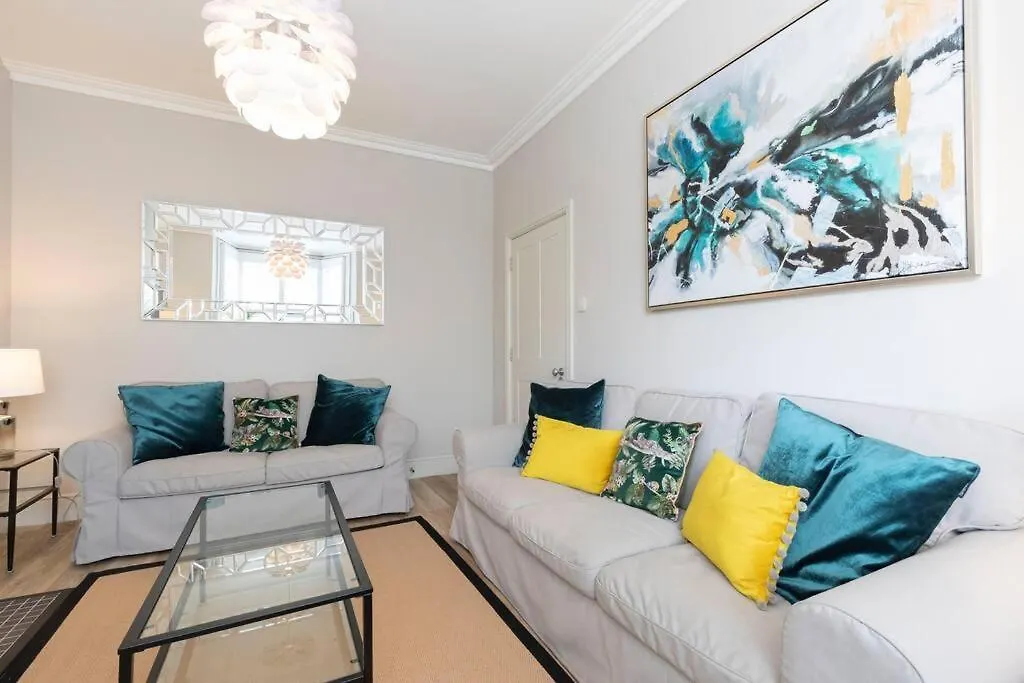 Stunning 5 Bed 4 Bath Period Home Cheltenham 0*,