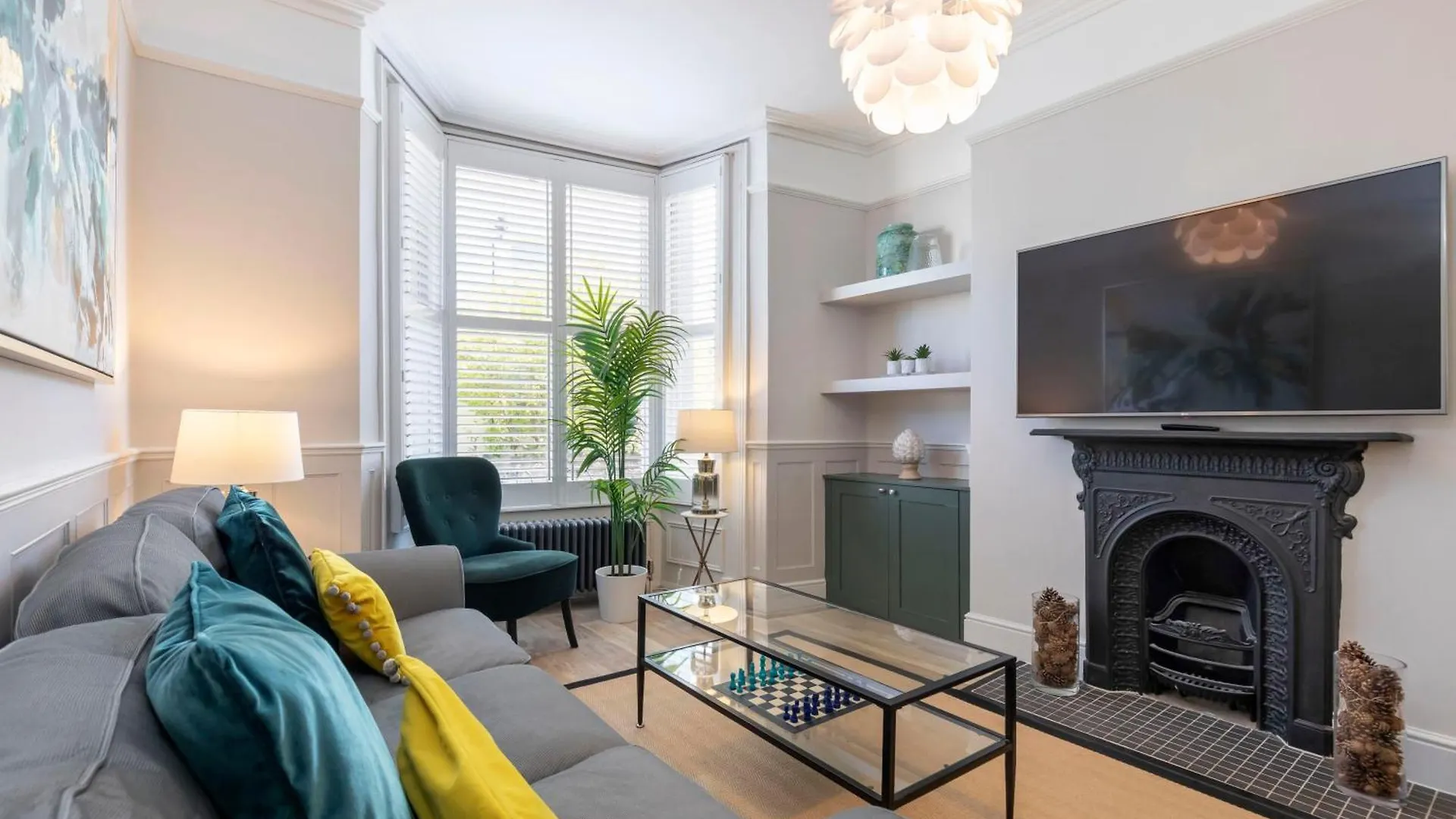 Stunning 5 Bed 4 Bath Period Home Cheltenham 0*,  United Kingdom