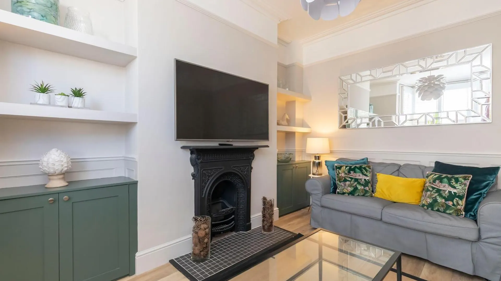 Stunning 5 Bed 4 Bath Period Home Cheltenham Holiday home