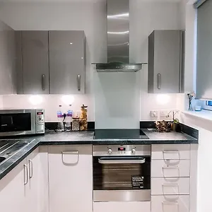 Luxury - 1 Min From Station Apartment London