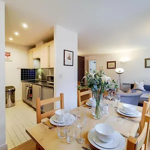 Capital Aldgate - Two Bed Apartment London