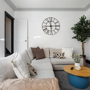Spacious Three-bedroom In Leeds Apartment Leeds (West Yorkshire)